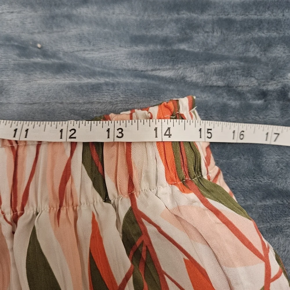 Calligraphie Floral Multicolor Casual Shorts! - Picture 4 of 6